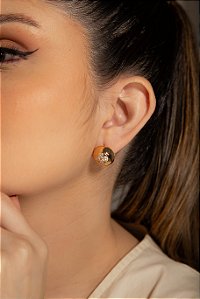 Brinco LV banho ouro 18k