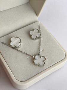 Brinco trevo banho rodio branco