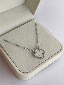 Colar trevo banho rodio branco