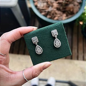 Brinco cravejado zirconia banho rodio branco