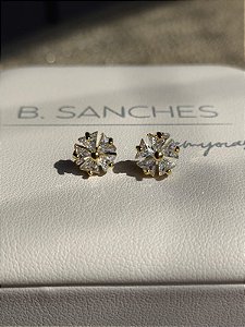 Brinco cravejado banho ouro 18k