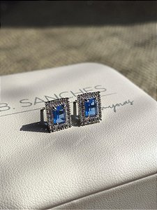 Brinco cravejado banho rodio branco