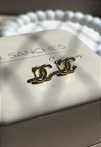 Brinco liso banho ouro 18k