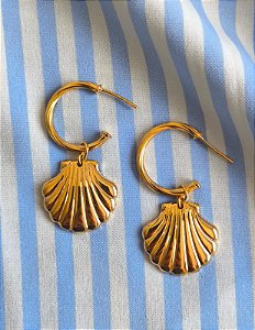 Brinco argola concha banho ouro 18k