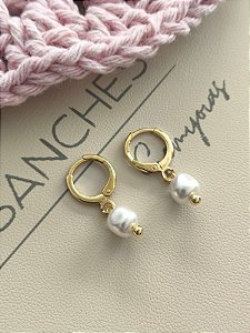 Brinco argola perola barroca banho ouro 18k