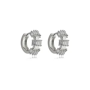 Brinco de argola cravejado de zirconia cristal banho em rodio branco