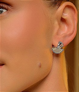 Brinco cravejado de zirconia cristal banho em rodio branco