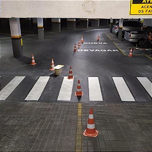 Pintura de faixa de pedestres