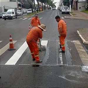 Pintura de Demarcação a Quente com Termoplástico por Extrusão