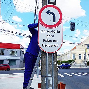 Instalação de Placas de Sinalização de Solo