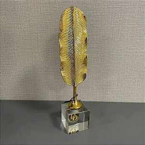 PENA DOURADA EM RESINA 36cm