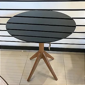 MESA AUXILIAR POLIANA PRETA E MADEIRA 76X68CM