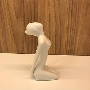 ESCULTURA / ESTATUETA IOGA BRANCA MAOS PARA TRAZ
