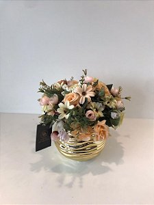 ARRANJO DE MINI FLORZINHAS LARANJAS MISTAS EM VASO DE CERAMICA BOLA DOURADO