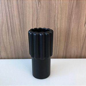 VASO DE CERAMICA PRETO FOSCO CANELADO PEQUENO 31X15CM