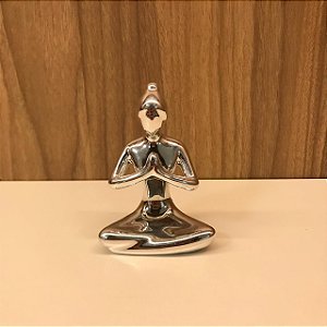 ESCULTURA / ESTATUETA IOGA MEDITANDO PRATA MINI