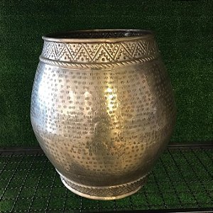 VASO EM METAL PRATEADO