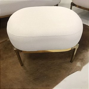 PUFF ANTONELA EM LINHO COM PÉS EM METAL DOURADO