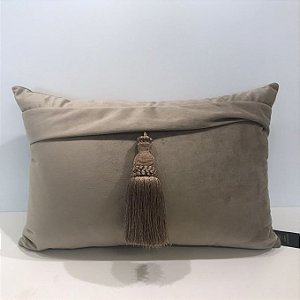 ALMOFADA BAGUETE DE VELUDO COM PINGENTE FENDI