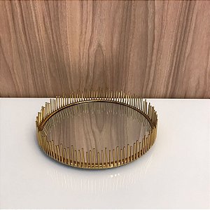 BANDEJA EM METAL DOURADO COM ESPELHO PRATA