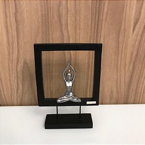 ESCULTURA IOGA PERNAS CRUZADAS