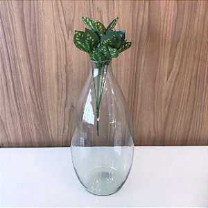BUQUE DE FOLHAS VERDES COM DETALHES