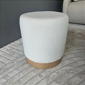 PUFF BRANCO EM BOUCLE E MADEIRA