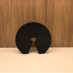 ESCULTURA MODENA EM RESINA PRETA  GRANDE