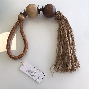COLAR DE MESA BOLAS MADEIRA E SISAL MARROM 1,00X13CM