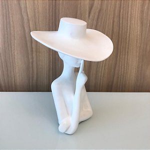 ESCULTURA FIGURA COM CHAPÉU SILÊNCIO BRANCO