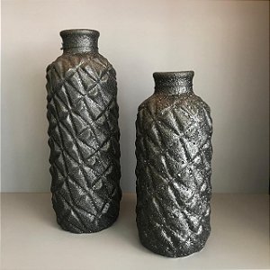 VASO DECORATIVO EM CERAMICA PRETO FOSCO COM RELEVOS E TEXTURA G 42x16cm M 34X16cm