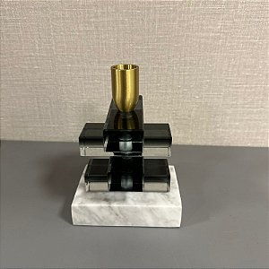 CASTIÇAL DE METAL COM A BASE MÁRMORE PEQUENO