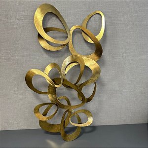ESCULTURA DE PAREDE EM METAL DOURADO