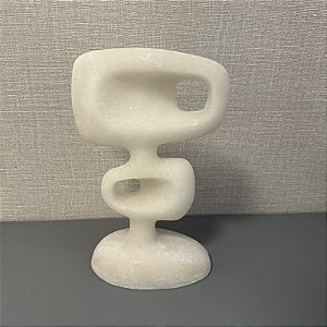 ESCULTURA EM RESINA BRANCA 26CM