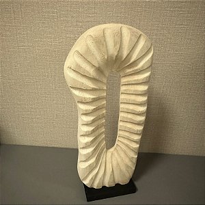 ESCULTURA EM MADEIRA BRANCA 43X20CM