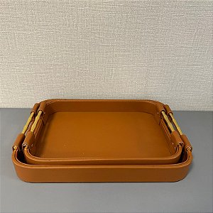 BANDEJA DECORATIVA EM PU TERRACOTA E METAL DOURADO G 40x28cm M 35x25cm