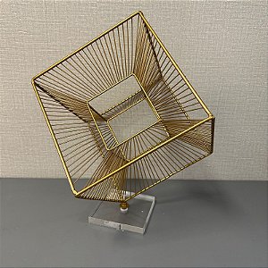 ESCULTURA EM METAL DOURADO BASE EM ACRILICO  40X32