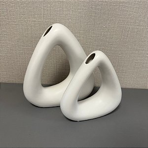 VASO DELTA TRIANGLE BRANCO FOSCO G 26cm M 21cm