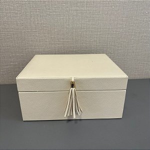 CAIXA EM MDF COM REVESTIMENTO EM PU