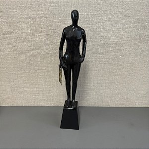 ESCULTURA HOMEM EM CERAMICA CINZA