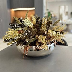 Arranjo de Mesa com Mix de Folhagens Outonadas e Vaso Espelhado Dourado 59cm