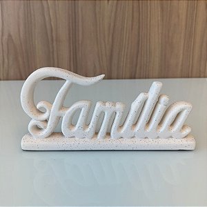 Escultura Palavra Familia em Ceramica com Textura Off white 13x18cm
