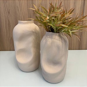 Vaso Voluta em Ceramica Bege com Textura M 33x18cm e G 39x21cm
