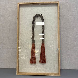 Quadro com Vidro Colar Moldura em Madeira 1,20x70cm