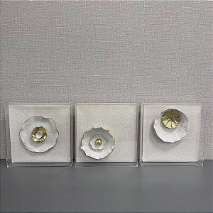 Quadro Acrilico com Escultura Branco e Dourado 25x25cm