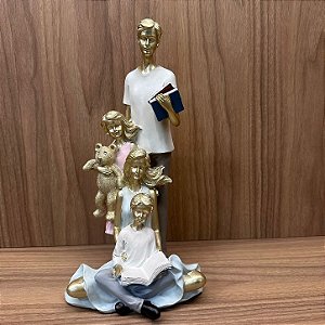 ESCULTURA CASAL COM 2 FILHOS 15X13,5X29 CM