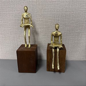 ESCULTURA PESSOA EM METAL E MADEIRA G28X11CM E P21X11CM