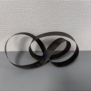 ESCULTURA ORGANICA EM METAL 35X18CM