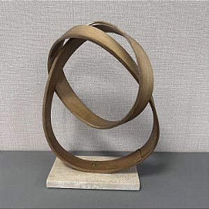 ESCULTURA EM MADEIRA E PEDRA