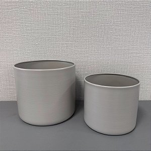 CACHEPOT EM METAL BEGE E VERDE G 20X18CM E P 17X14CM